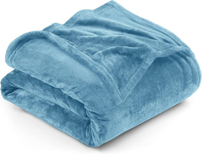 Refined Fleece Blanket — Timeless Warmth, Instant Comfort