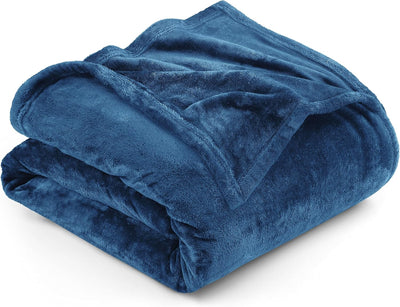 Refined Fleece Blanket — Timeless Warmth, Instant Comfort