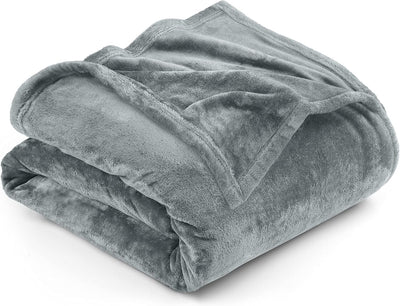 Refined Fleece Blanket — Timeless Warmth, Instant Comfort