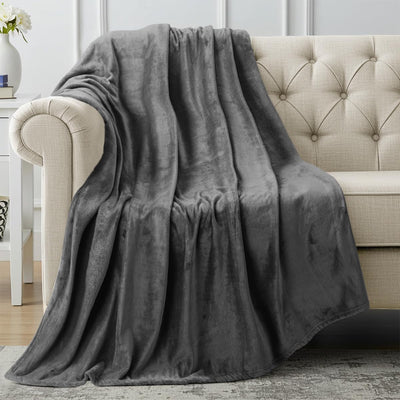 Refined Fleece Blanket — Timeless Warmth, Instant Comfort