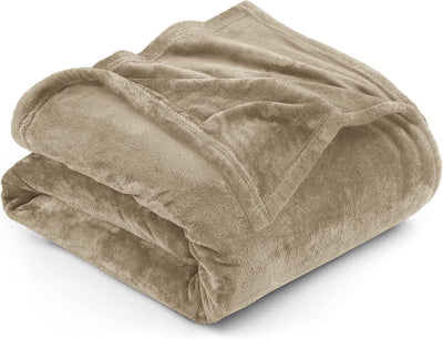 Refined Fleece Blanket — Timeless Warmth, Instant Comfort