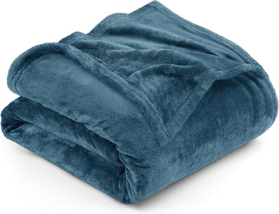 Refined Fleece Blanket — Timeless Warmth, Instant Comfort