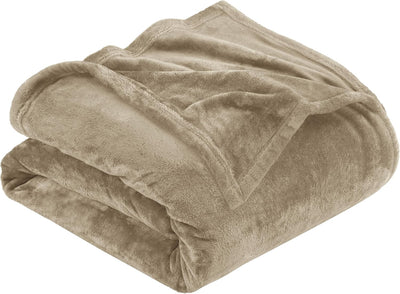 Refined Fleece Blanket — Timeless Warmth, Instant Comfort