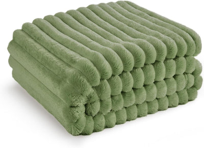 Gentlesoft White Fleece Throw Blanket