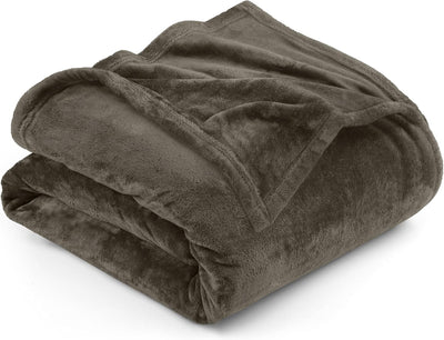 Refined Fleece Blanket — Timeless Warmth, Instant Comfort