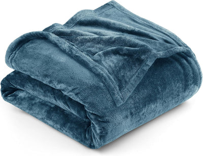 Refined Fleece Blanket — Timeless Warmth, Instant Comfort