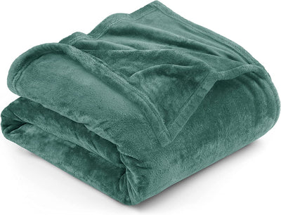Refined Fleece Blanket — Timeless Warmth, Instant Comfort